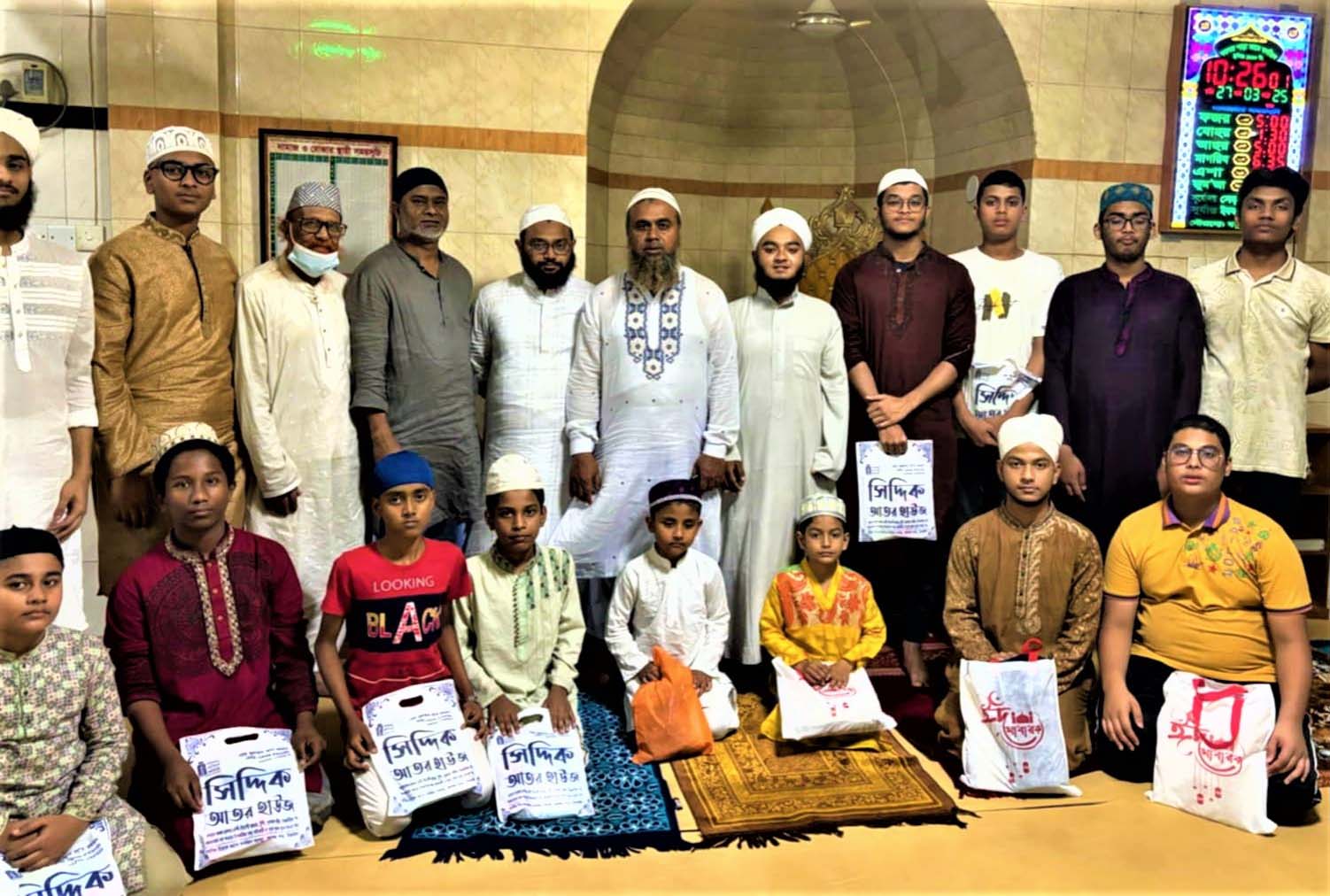 টাঙ্গাইলে টানা ৪০ দিন জামাতে নামাজ পড়ে ২১ কিশোর-তরুণ পুরষ্কৃত