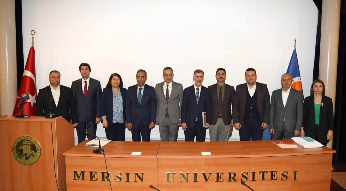 Muharrem KÖSE (@muharremkose33) on Twitter photo #DİLİMİZKİMLİĞİMİZDİR
Mersin Üniversitesinde, Moderatörlüğünü Doç. Dr. <a href="/bug_sari/">Buğra Sarı</a> hocamızın üstlendiği konferansta, Türkiye Dil ve Edebiyat Derneği Mersin Şube Başkanı olarak ‘’Dilimizin Doğru Kullanımı ‘’ konusunda öğrencilerle buluştuk. <a href="/erdemekrem/">Ekrem ERDEM</a> <a href="/YasarProf/">Prof Dr Erol Yaşar</a>
<a href="/mustafaerimm/">Mustafa ERİM</a> #DİLİMİZKİMLİĞİMİZDİR
Mersin Üniversitesinde, Moderatörlüğünü Doç. Dr. <a href="/bug_sari/">Buğra Sarı</a> hocamızın üstlendiği konferansta, Türkiye Dil ve Edebiyat Derneği Mersin Şube Başkanı olarak ‘’Dilimizin Doğru Kullanımı ‘’ konusunda öğrencilerle buluştuk. <a href="/erdemekrem/">Ekrem ERDEM</a> <a href="/YasarProf/">Prof Dr Erol Yaşar</a>
<a href="/mustafaerimm/">Mustafa ERİM</a>