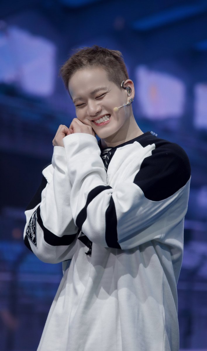 Bebê 🐧💙

#비투비 #BTOB <a href="/OFFICIALBTOB/">BTOB·비투비</a> <a href="/BTOBCOMPANY/">BTOB COMPANY</a> <a href="/PenielShin/">🙃NIHS ˥ƎINƎԀ🙃</a>