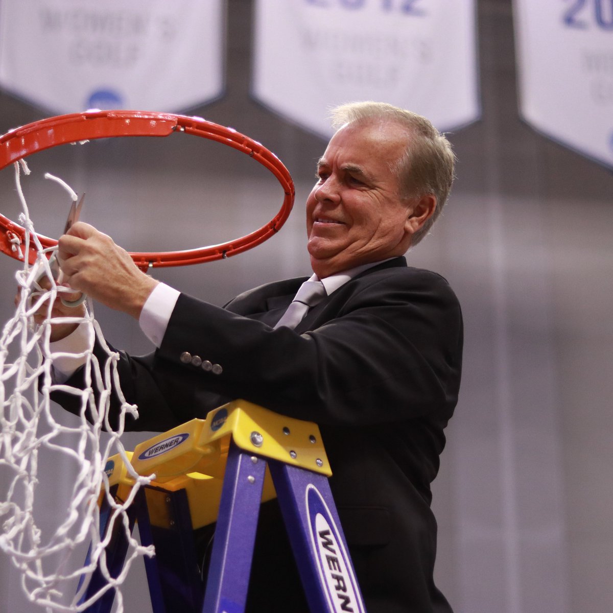 Today's Division II championship game is set: <a href="/NSU_MBasketball/">NSU Men’s Basketball</a> vs. <a href="/CSUDHmbb/">CSUDH Men’s Hoops</a>!

Steve Becker has been the head coach at CSUDH for 12 seasons.

Jim Crutchfield is in his 7th season as head coach at Nova Southeastern.