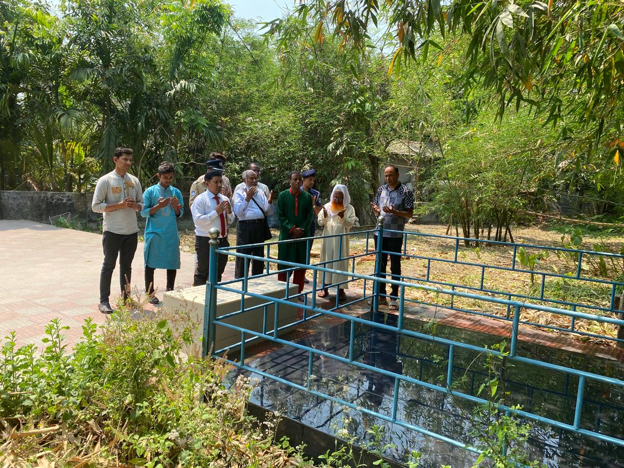 ভাষা সৈনিকের সমাধিতে উপজেলা প্রশাসনের শ্রদ্ধা নিবেদন