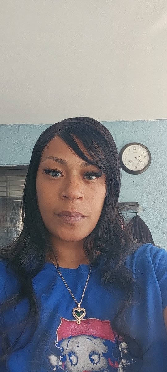 No make up and still that bish