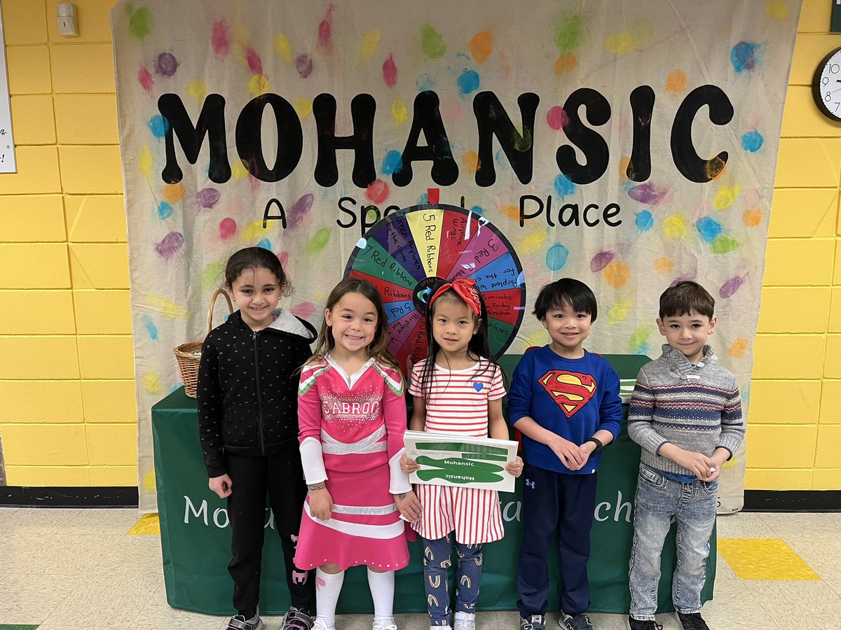 MohansicElem's tweet photo. Today is the last day of our OSOB, each class had the chance to spin the wheel for special prizes including paper airplanes, airplane pins, red ribbons and Rosie plushies. https://t.co/QgqPCWspeF