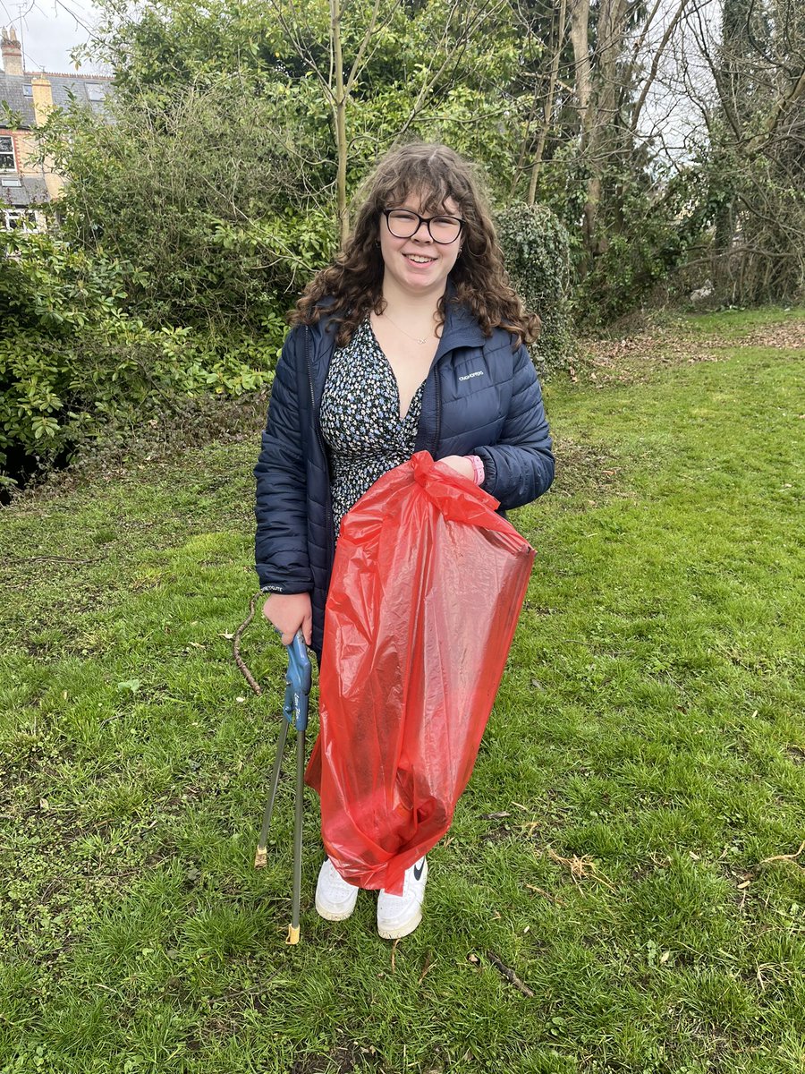 DAY TWENTY-FOUR OF LENT LITTER PICK 2025: 
A pick this morning before heading off to London! Thank you for everybody’s support on the donations! It is amazing, and it’s gonna mean so much to the amazing charity! Together we can make a difference! 💚🌎♻️🚯
justgiving.com/page/abagadayk…