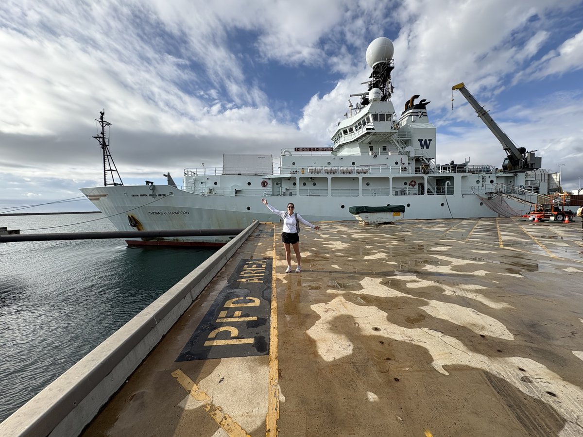 NOAA_AOML's tweet image. #FieldWorkFriday Two scientists at AOML are out at sea on the GO-SHIP I09N hydrographic cruise! 🌊🚢
@CIMASRosenstiel scientist, Leah Chomiak, will serve as Co-Chief Scientist on the cruise while NOAA scientist, Chuck Featherstone, measures Dissolved Inorganic Carbon. Stay tuned!