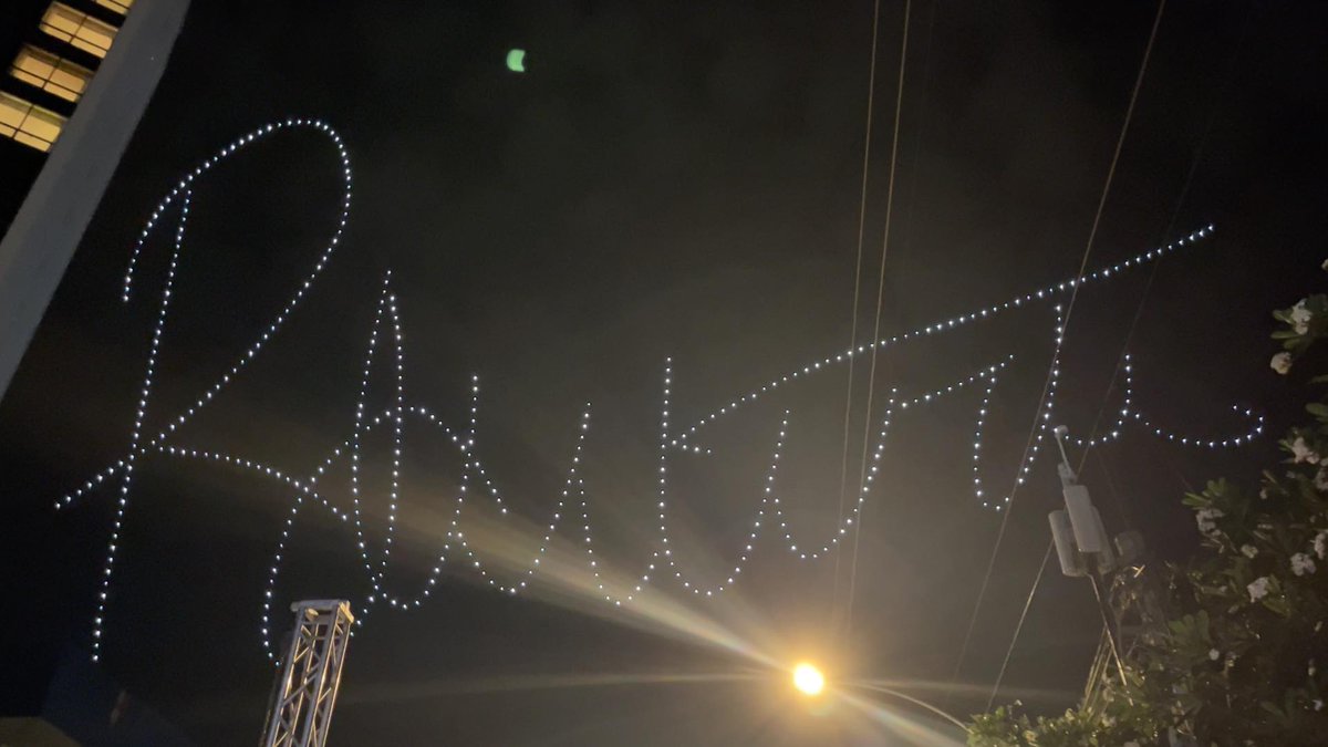 smninews's tweet photo. PRICELESS GIFT OF LOVE

Isang makulay at nagniningning na drone show ang nagbigay liwanag sa kalangitan ng Davao City bilang bahagi ng pagdiriwang ng ika-80 kaarawan ni dating Pangulong Rodrigo Duterte. 

(1/2) https://t.co/W5b0ZE5FHv