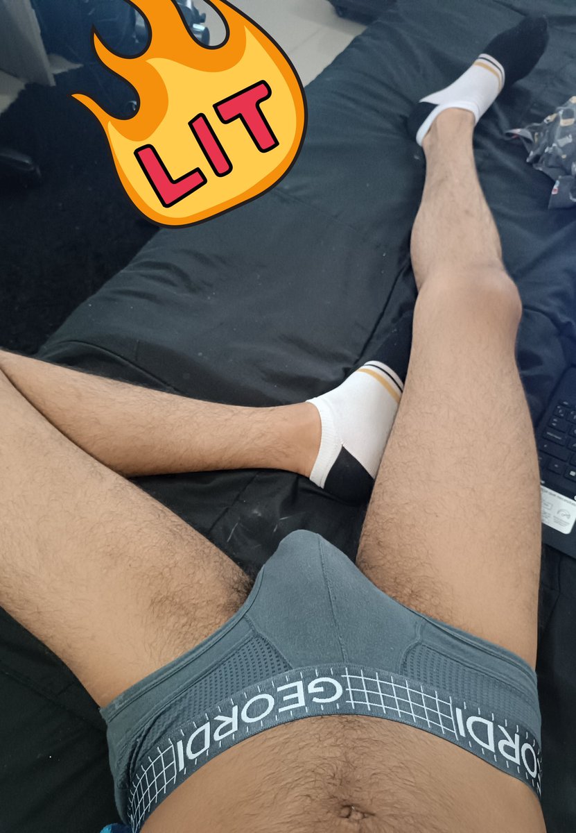 AronBaylorr's tweet photo. Help me take off my stockings https://t.co/lUv4nDIBR4