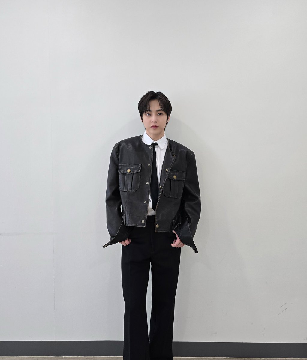 E채널 용감한 형사들 4 직접 가서 들을 수 있어 더욱 실감났던 촬영 현장! EXO-L은 용감한 시우민이 지킬게!!😎 #시우민 #XIUMIN #InterviewX #WHEETranslate post