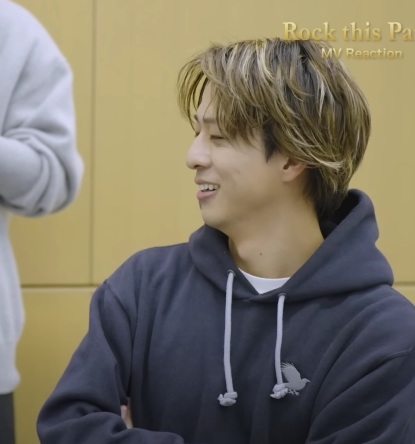 えっっっ、旦那が色味が好みだと買ってきたレイブンクローのキッズ用