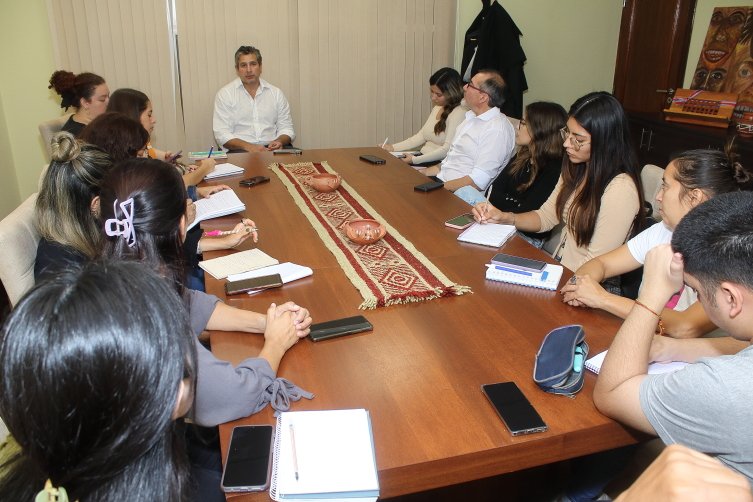 Turismo_SDE's tweet photo. VISITA DE ALUMNOS DE LA TECNICATURA EN INGLÉS PARA EL TURISMO DE ASICANA
Dialogaron con el Subsecretario de Turismo Nelson Bravo; quien los recibió y puso al tanto de las actividades que realiza esta institución.
@GobiernoSDE  #ASICANA https://t.co/Cw1eusNlHY