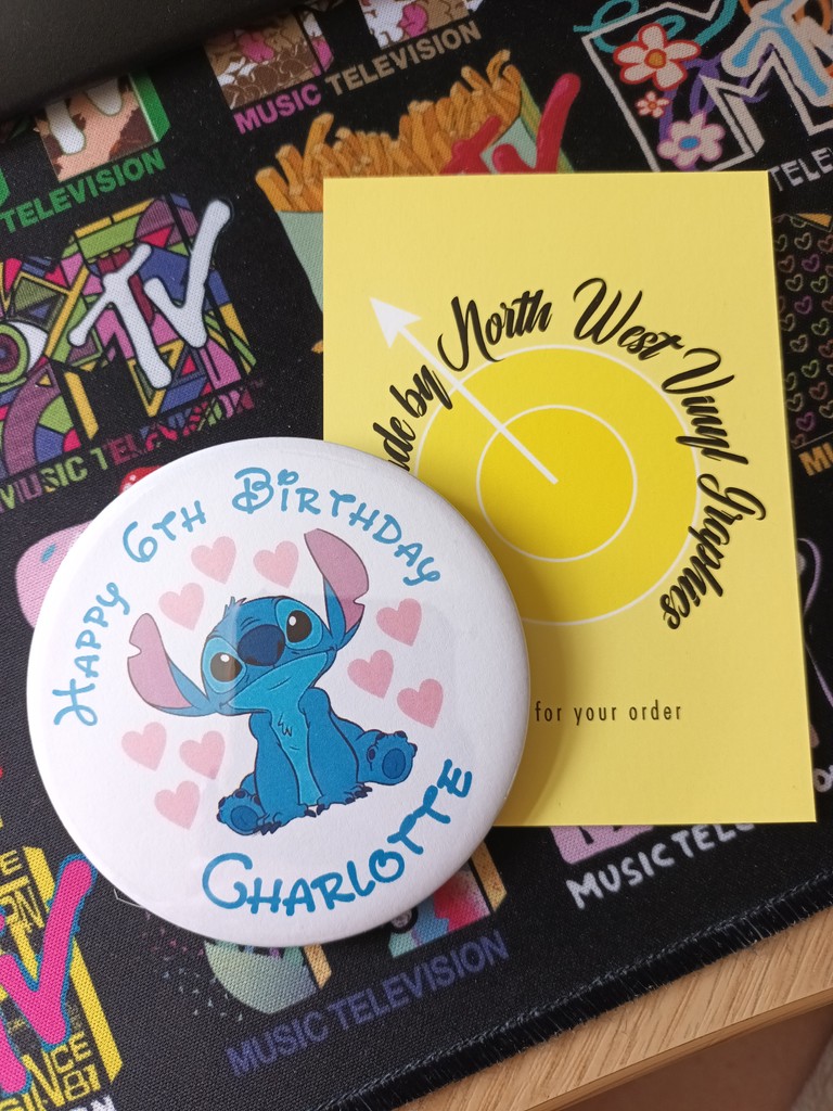 VinylWest's tweet photo. customisable badges available !! 

#customise #shopping #business #smallbusiness #mugs #ebay #etsy #badges #pinbadge

https://t.co/K7BDKYkzQb https://t.co/SGQMd5NGh5