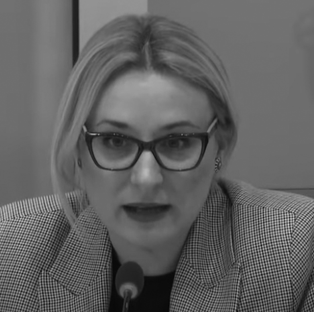 shitbastersi's tweet photo. Pekić #SDP: "Dok sam studirala, vozila sam se trolejbusima. Znam kakvi su prije bili." #Sad_su_trole_bolje https://t.co/ZUFhKzUUQ0