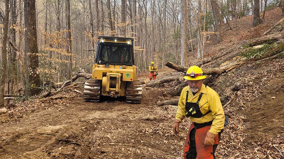 gvljournal's tweet image. 9 a.m. update:

Even though diminished winds throughout the day March 27 aided firefighting efforts, the wildfires of the Table Rock Complex have surpassed the 10,000 acres consumed in 2016 by the Pinnacle Mountain fire. bit.ly/4l8Zr4M

Photos by SC Forestry Commission