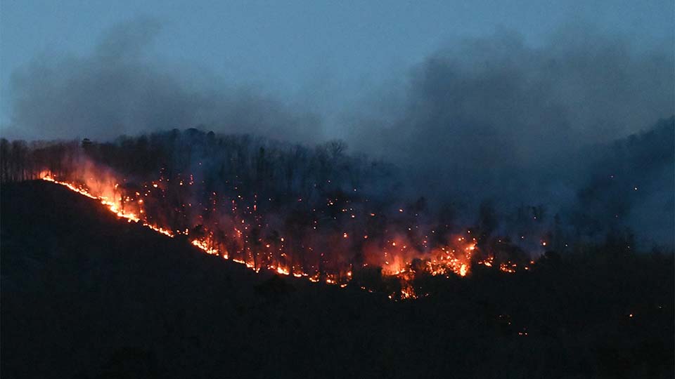 gvljournal's tweet image. 9 a.m. update:

Even though diminished winds throughout the day March 27 aided firefighting efforts, the wildfires of the Table Rock Complex have surpassed the 10,000 acres consumed in 2016 by the Pinnacle Mountain fire. bit.ly/4l8Zr4M

Photos by SC Forestry Commission