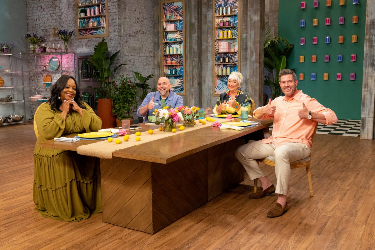 FoodNetwork's tweet image. In celebration of April Fools' Day, @JessePalmerTV challenges the remaining bakers to create six chocolate eggs that look like real eggs but with a twist: a surprising "yolk" that will keep judges @duffgoldman, @kardea_brown + @nancyfullerco guessing!

#SpringBakingChampionship &amp;gt;…