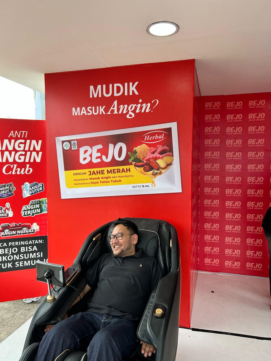 dinithea's tweet photo. Eh tapi beneran, yang pengen merasakan pijatan enak sangat disarankan mampir ke booth Pertangina di rest area ya
#PertanginaBejoJaheMerah 
#AntiAnginAnginClub https://t.co/H6WQdWKrEl