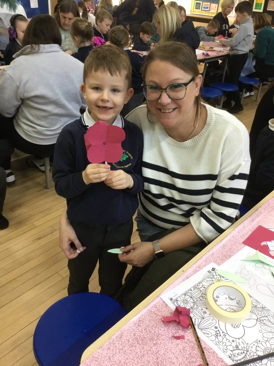 Sarah Paul tweet media