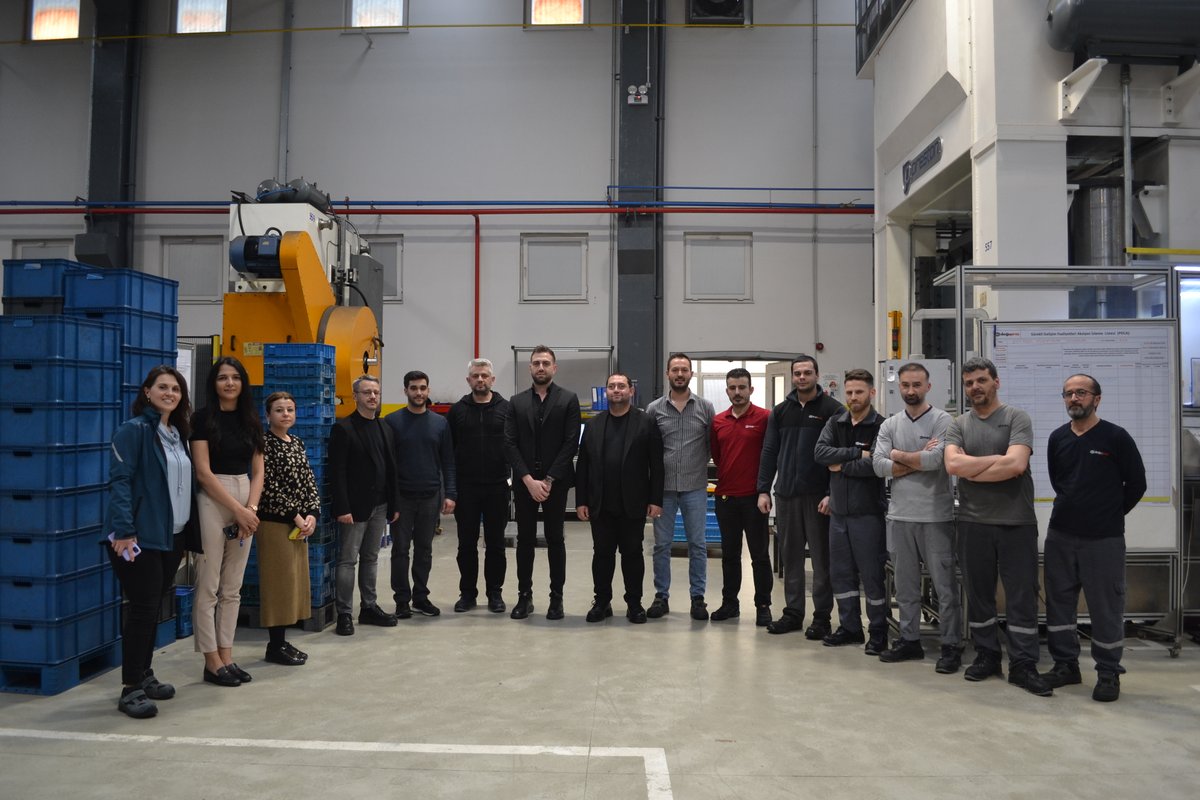 DoguPres's tweet photo. 🎉 Bir araya gelmek bir başlangıçtır, beraberliği sürdürmek bir ilerlemedir, beraber çalışmak ise bir başarıdır.

Tüm çalışanlarımıza güzellik, birlik ve beraberlik dolu, her zaman bir öncekinden daha güzel ve mutlu bir bayram diliyoruz. 🙏

Herkese iyi bayramlar!🍬

#doğupres https://t.co/tmRTjdpgzA