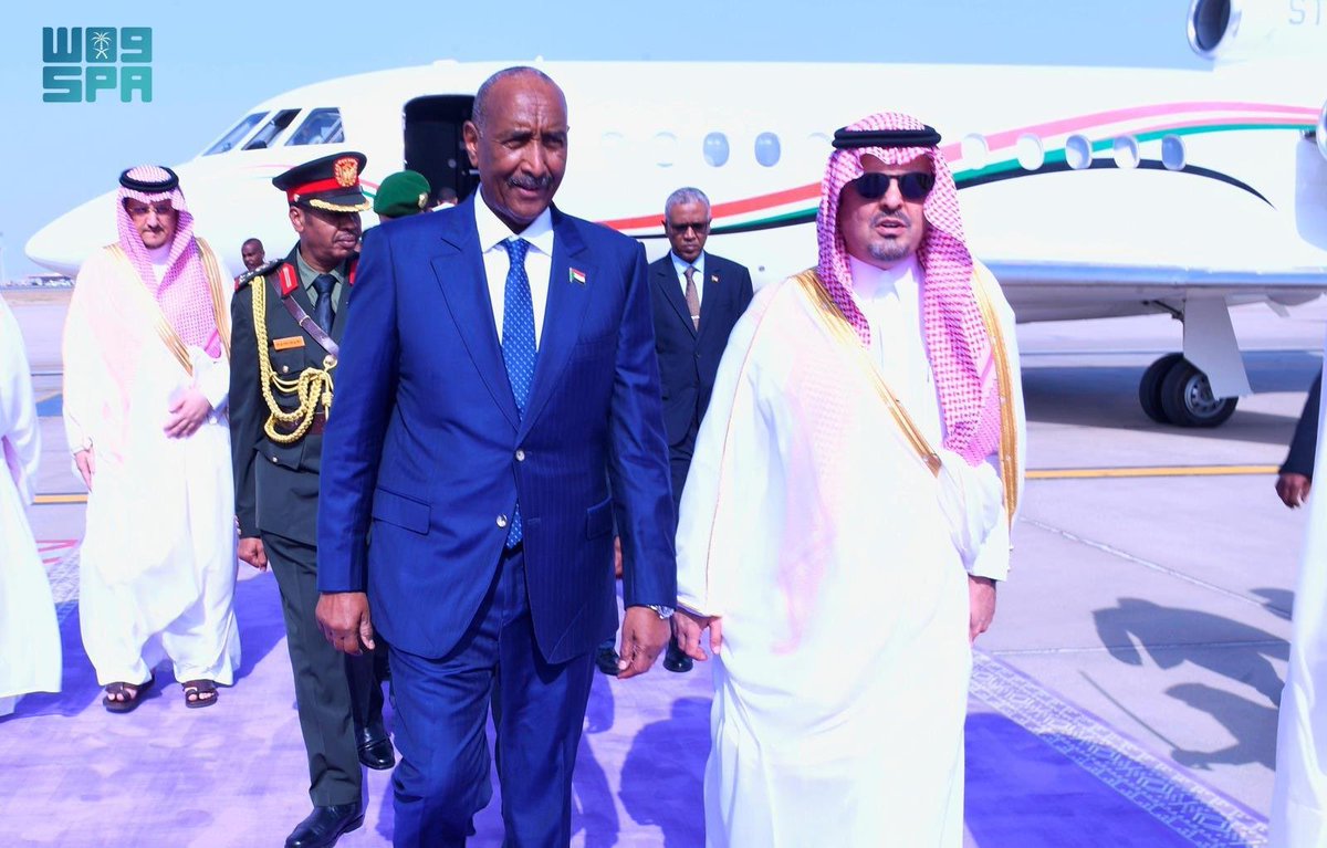 بعد يوم من دخوله القصر الجمهوري منتصراً ..

رئيس مجلس السيادة السوداني عبدالفتاح البرهان يصل إلى جدة وسيكون في طريقه لمكة المكرمة للقاء سمو ولي العهد