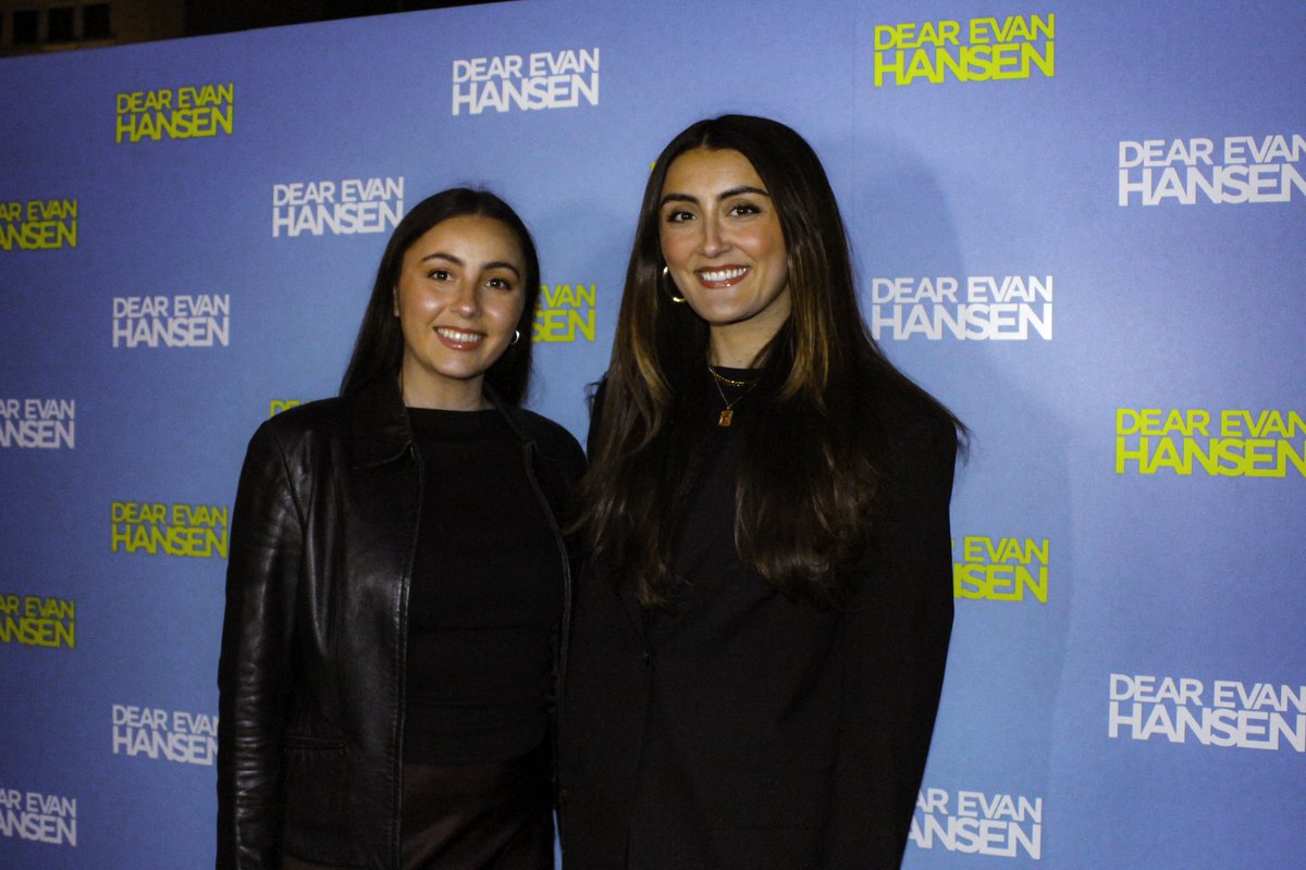 We didn’t need a map to spot our fabulous gala night guests! 🗺️✨

Full Album from Dear Evan Hansen Gala Night: flic.kr/s/aHBqjC75x4