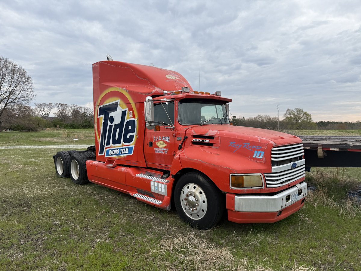 ryandaleydesign's tweet image. Ricky Rudd's former Tide big rig is currently being used by a tobacco farm in Roxboro NC. Pic taken by a friend