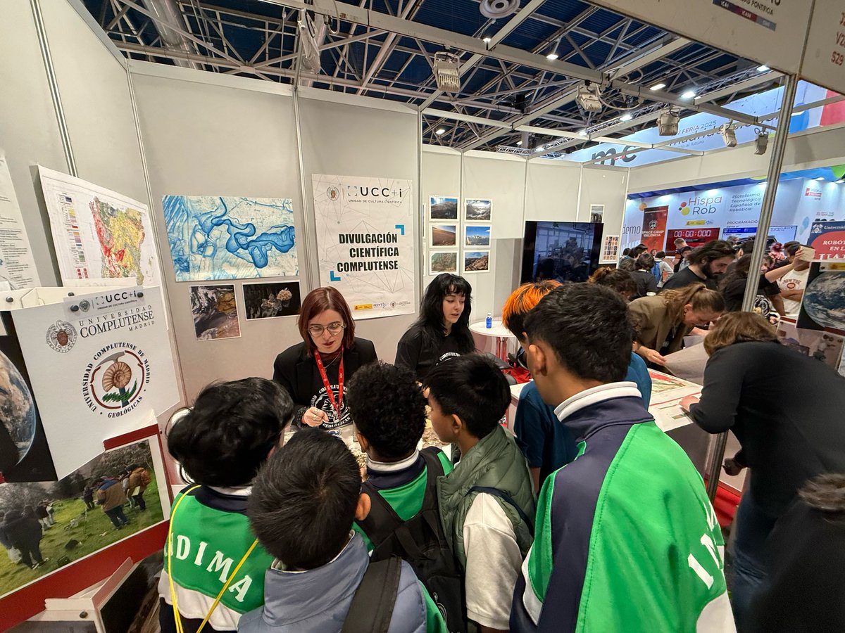 Estamos en #madridesciencia todo el día junto a <a href="/ucc_complutense/">Unidad de Cultura Científica UCM</a>. Os dejamos algunas imágenes de los talleres que se han realizado esta mañana...Esta tarde, más!
