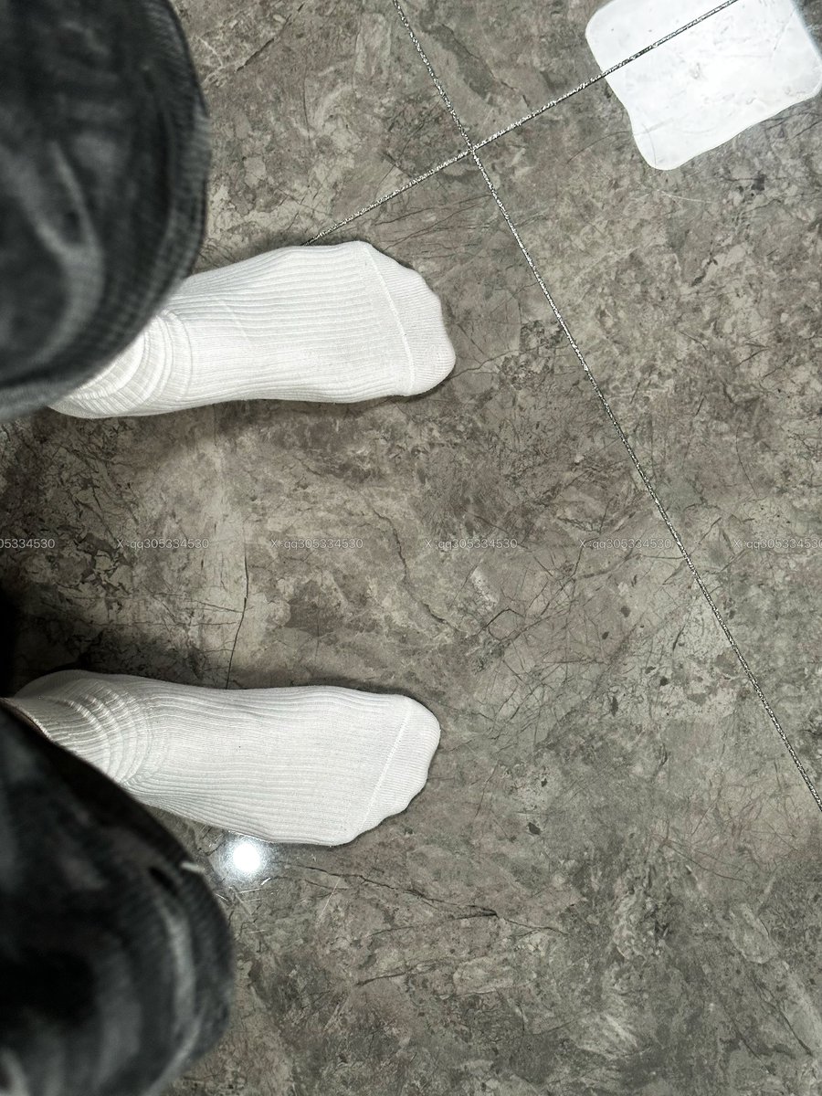 sock tweet media