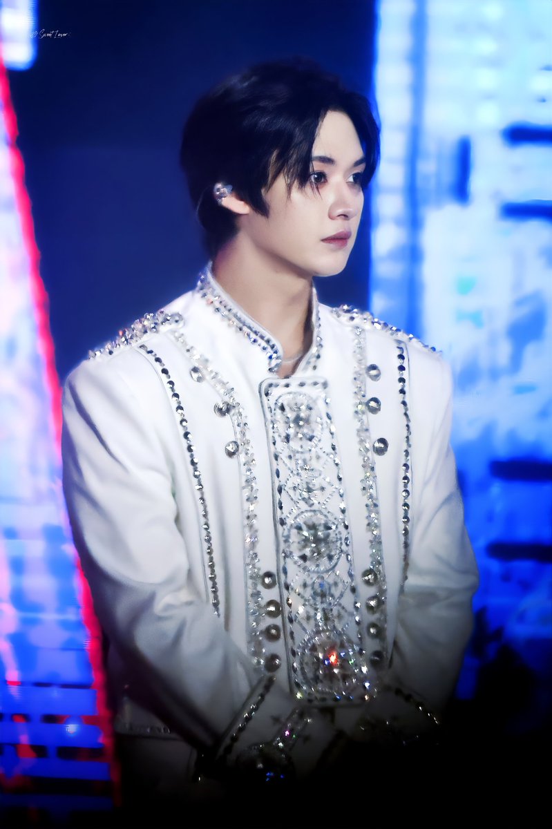 250327 

#Straykids #스트레이키즈  
#Leeknow #리노