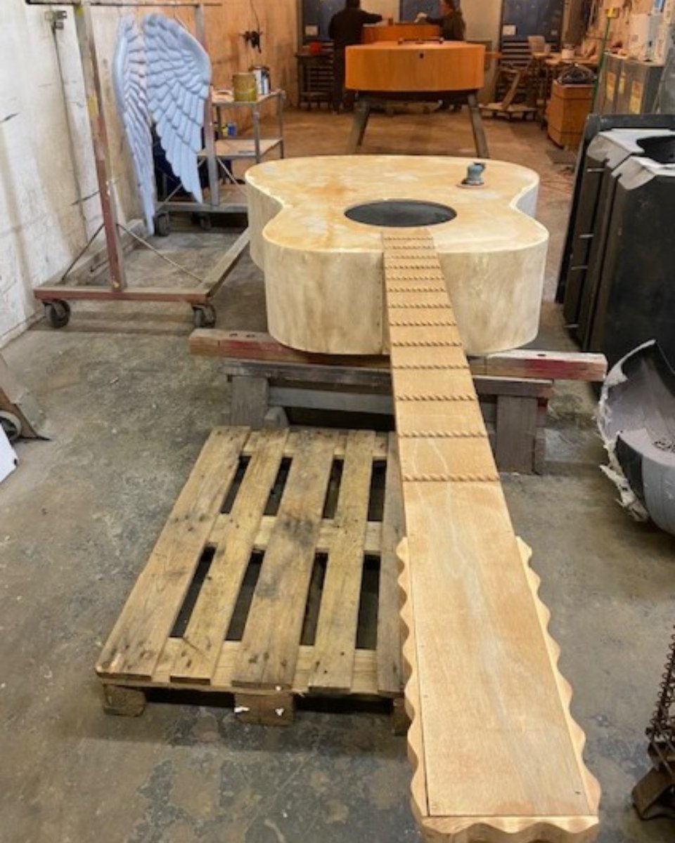 SixFlagsOverTX's tweet image. Viva La Fiesta is coming to life! Our creative team has been hand-painting several larger-than-life guitars as part of the event decor transforming the park into a lively, colorful celebration for our guests. Viva La Fiesta kicks off on April 5th 🎉 
bit.ly/3FIemmb