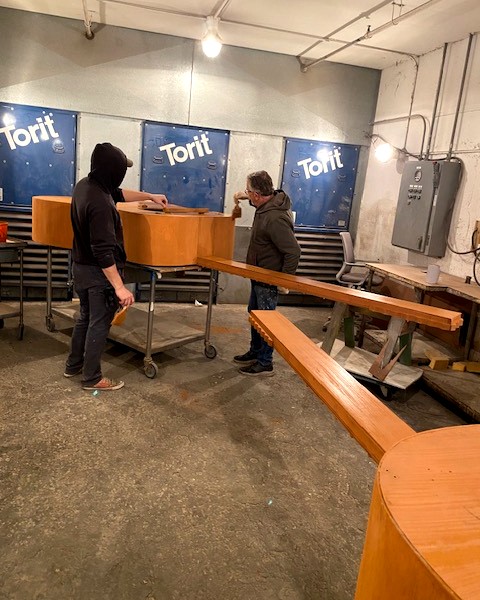 SixFlagsOverTX's tweet image. Viva La Fiesta is coming to life! Our creative team has been hand-painting several larger-than-life guitars as part of the event decor transforming the park into a lively, colorful celebration for our guests. Viva La Fiesta kicks off on April 5th 🎉 
bit.ly/3FIemmb