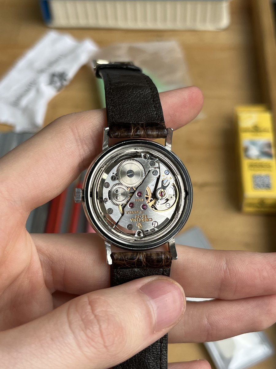 A vendre !
Certina des années 70 à remontage manuel.
-36mm avec la couronne
-étui certina NOS vendu avec 
-calibre maison certina 25-36 révisé 
300€ avec les frais de port