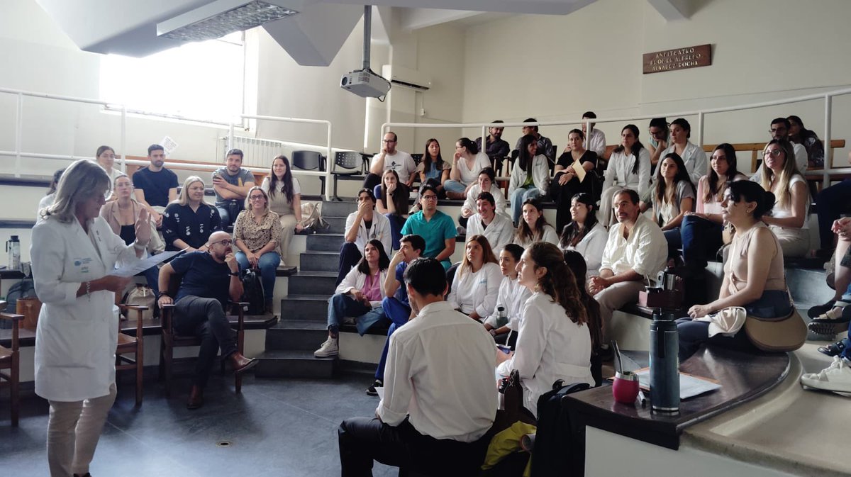 Comienza una nueva generación de residentes y posgrados! Reunión de inicio para programar actividades. Bienvenidos!!  La médica A es su casa.