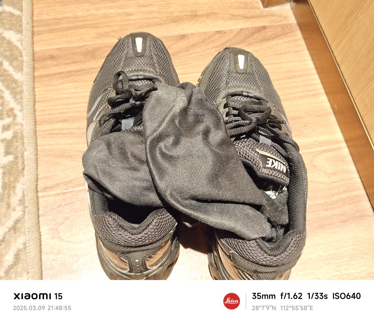 突然发现自己的袜子挺性感的，可能是因为我天天踢球汗脚？