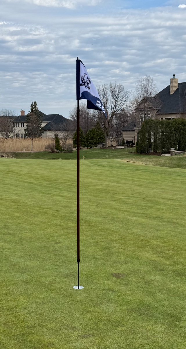 The new 🏳️🏴 &amp; wood poles really class it up 💍 <a href="/GolfWhiteEagle/">GolfWhiteEagle</a> ⛳️ #openingday