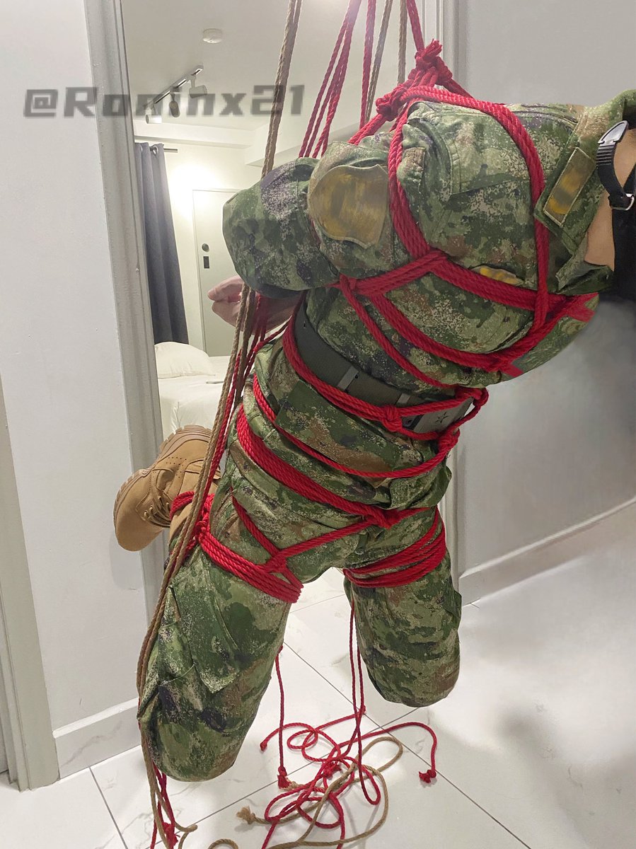 面具+臭袜堵嘴+前🔒后塞 直接被吊起来调教 🪢

 S  : 还调皮不 ？现在看你怎么逃 
我 : 嗯嗯嗯 ~ 谁来救救我呀…. 🥺