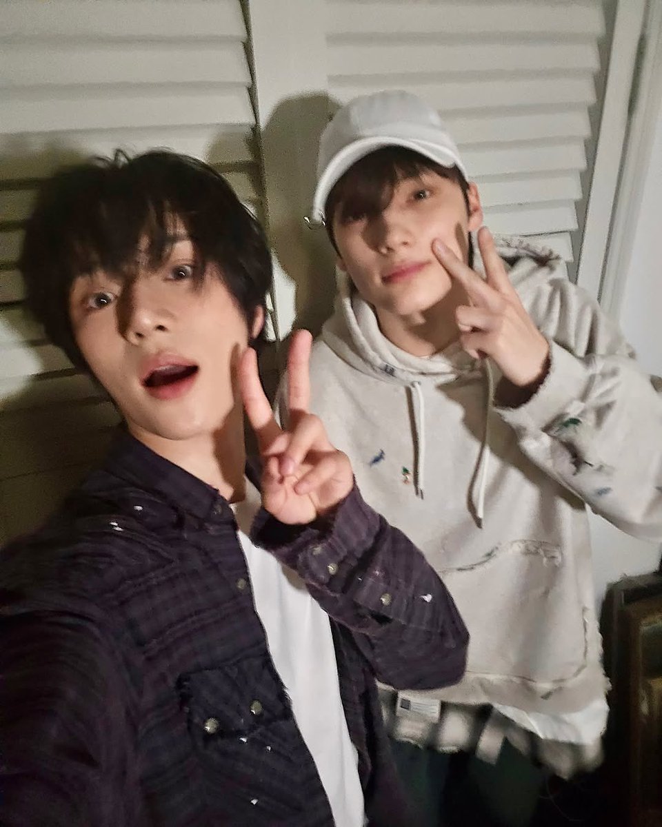 panicのMV撮影現場行ってたんだね🦊🐧
仲良しトゥバちゃん🫶
ボムギュきっとニコニコ喜んだ
だろ~~な🫢🤍