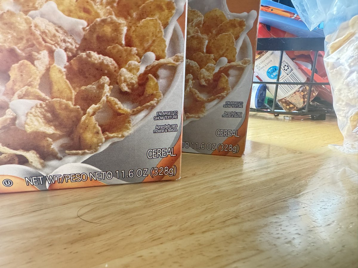 zackwilliamsdc's tweet photo. @KelloggsUS I got two identical boxes of your cinnamon french toast Frosted Flakes variety (which slaps) and I’m disturbed that they don’t provide the same amount of vitamins &amp; minerals can you please explain this my family is starving https://t.co/a9ybIFweFk