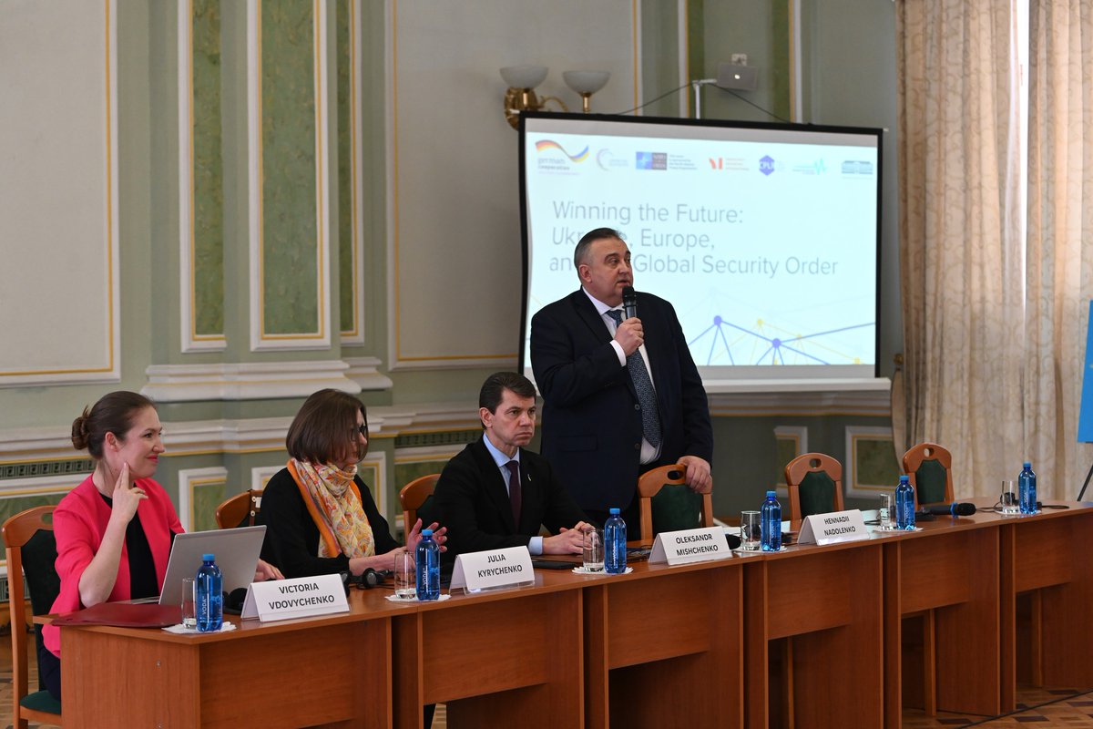 📢At <a href="/DipAcademyUA/">Diplomatic Academy of Ukraine 🇺🇦</a>, the conference "Winning the Future: Ukraine, Europe, and the Global Security Order" took place. <a href="/ambnadolenko/">Hennadii Nadolenko</a>  emphasized the importance of the presented research and its key role in shaping effective strategies for 🇺🇦's recovery and strengthening 🇪🇺 security.