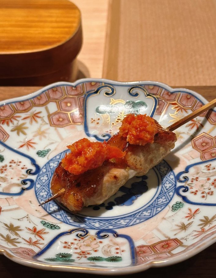 Juliomodeo's tweet photo. 鶏肉は柔らかいですが、中身が未熟なものです。すべての内臓が柔らかくなっていますが、食べ終わった後は生臭いにおいがしてきます☺ https://t.co/SJWlhRrlYq