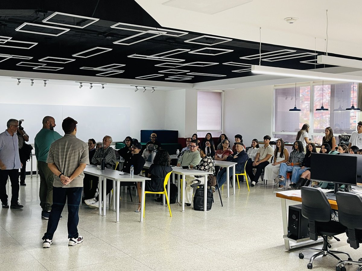 enlaucab's tweet image. Este viernes #28mar los primeros estudiantes de nuestra Academia de #DiseñoUCAB-Prodiseño hacen entrega de sus trabajos finales. 

Este es el cierre de su formación de 18 semanas en Diseño Gráfico, Diseño de Interiores y Diseño Industrial🎨🧠