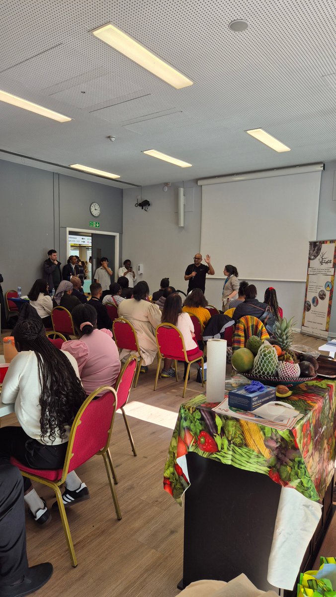 CancerNel's tweet photo. What a fantastic health event at Barking Learning Centre with @lbbdcouncil for local residents from African and Caribbean communities. We were there, with many health partners, to talk about #Cancer signs and symptoms and cancer screening programmes. 
We had an amazing response! https://t.co/mToT7MTgpg