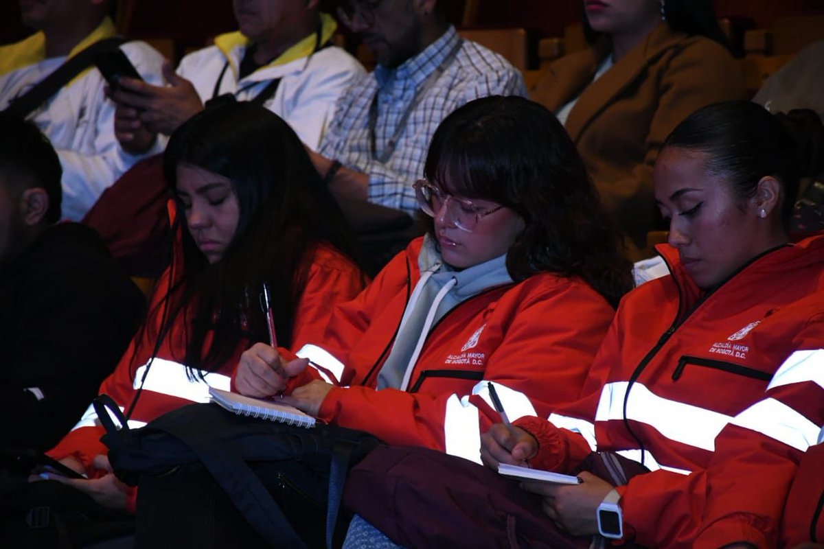 LauraV_Villa's tweet photo. Avanza la jornada de fortalecimiento de capacidades para gestores territoriales Este espacio estratégico nos permite robustecer las herramientas que facilitan su labor, promoviendo una interacción más efectiva y una orientación más clara hacia la ciudadanía porque #AquíSíPasa🟨🟥 https://t.co/pCTPjsVEOQ