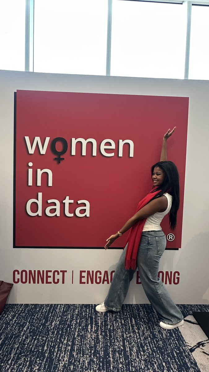itsellieord's tweet photo. Went to The worlds largest Women in Data event yesterday and had the BEST time 🥹❤️‍🔥 hahah https://t.co/EVenDlaiaa