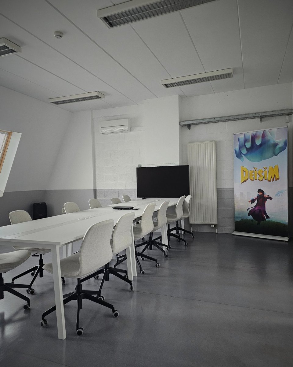 Time for a well-deserved weekend! Let’s leave the VR headset at work and lets grab the one from home...

#vr #gaming #weekend #quest #steam #newgame #psvr