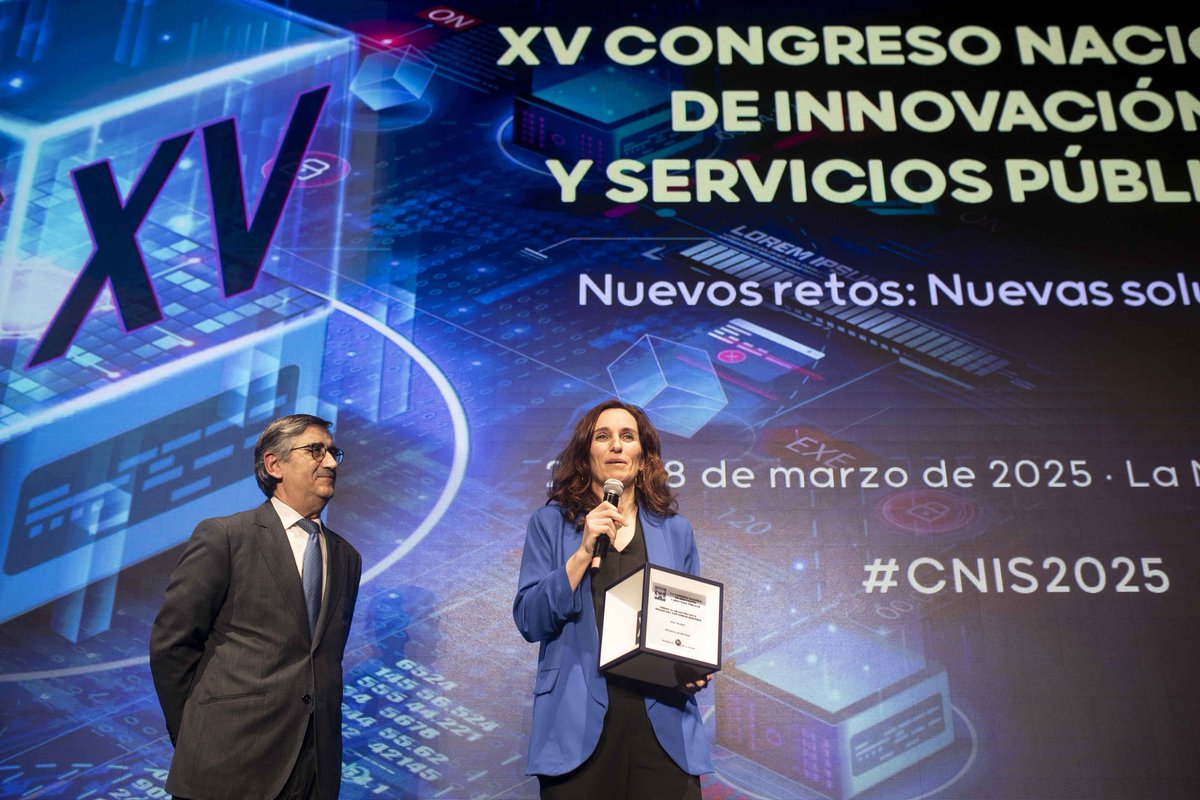 🏆 <a href="/Monica_Garcia_G/">Mónica García</a> recoge el premio #CNIS2025 al mejor proyecto financiado con Fondos Europeos por el Plan INVEAT.

Una inversión histórica de 796 millones para equipos de alta tecnología: diagnósticos más precisos, tratamientos más eficaces, tiempos de espera más cortos.
