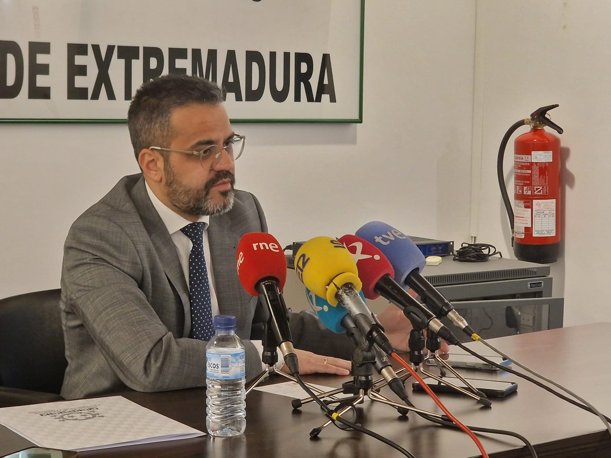 Presidente <a href="/Figu_Olivenza/">Manuel José González</a>  denuncia que la Junta destina el doble de recursos por plaza a las residencias privadas que a las públicas.

➡️El precio/plaza en las municipales está congelado en 13.000 euros, se aumenta  a las privadas a 26.000. 
📰:  shre.ink/M3xe