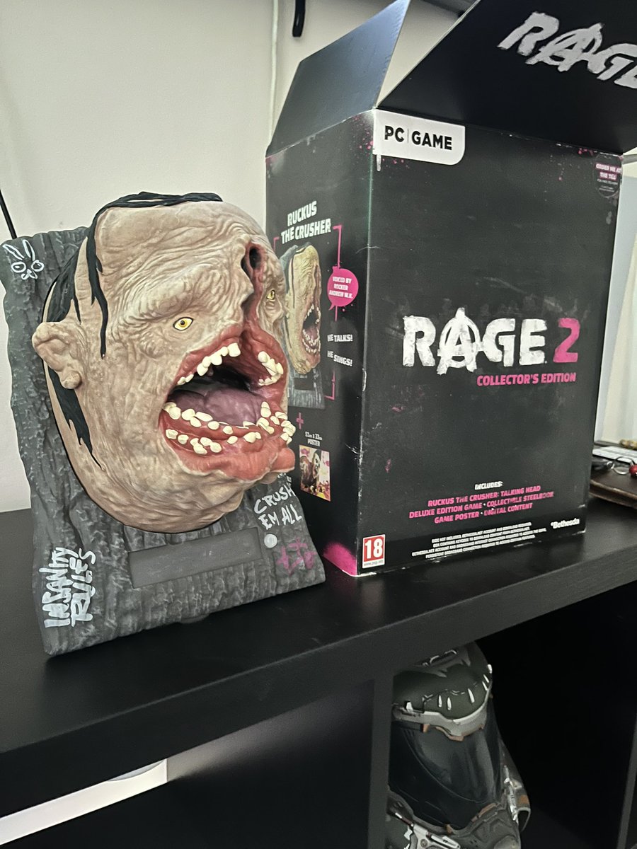 More stuff arrived for the setup along with another collectors edition! 😚🤙