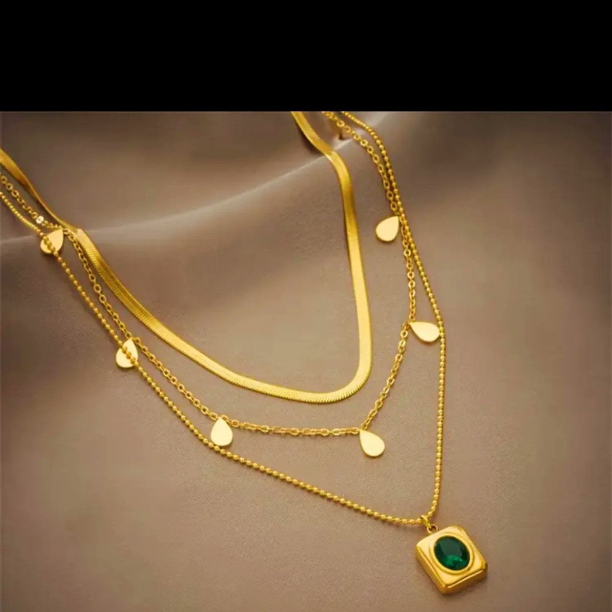 yvieprincess's tweet image. For #sell:#3layer #goldsteel #necklace wit #greengem&amp;amp; #goldplated #pendant:18,000naira.It does not #change its #goldcolor, #highquality&amp;amp;#longlasting.
@YCCOCollections:We #sell #luxury@#affordableprices 

#accessoriesinlagos
#lagosjewelrystore
#lagosjewelryseller