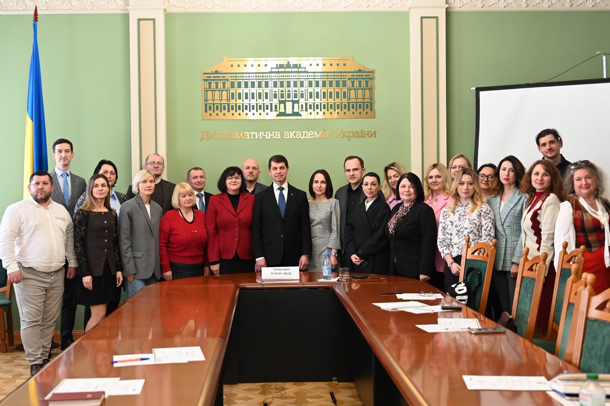 On March 28, @dipacademyua held the final lecture, featuring <a href="/MFA_Ukraine/">MFA of Ukraine 🇺🇦</a> officials who provided insights into diplomacy, security, and international law. A total of 75 academic professionals from 22 leading universities across 🇺🇦 took part in the training sessions.