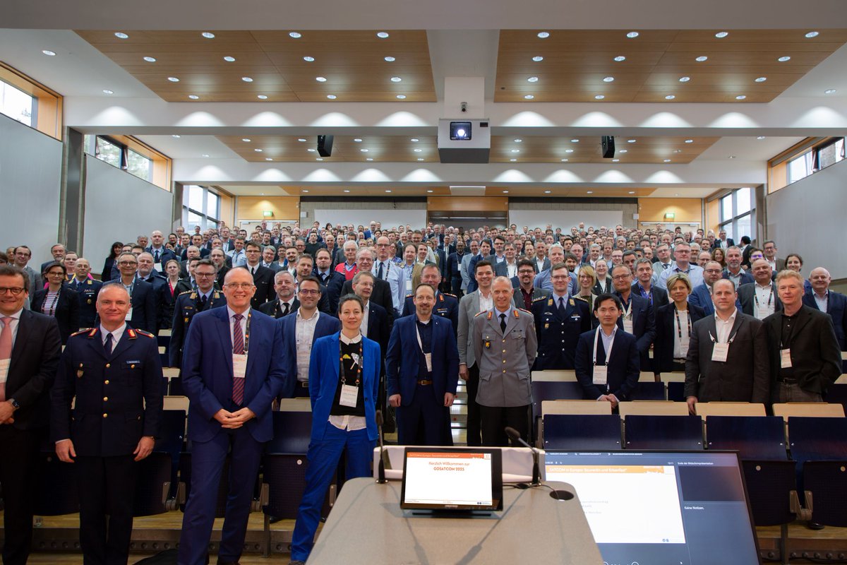 Paradigma_Tech's tweet image. 🚀 Proud to be at #GOSATCOM2025 at @unibw, showcasing our K/Ka Band Horn #Antenna for the #SeRANIS mission!
🛰️ Can you spot it? 👀
We also contributed with our K/Ka Band #Transceiver Module, working with the onboard gigabit #SDR.
#Athene1 #KaBand #NewSpace #Innovation 🚀🌍
